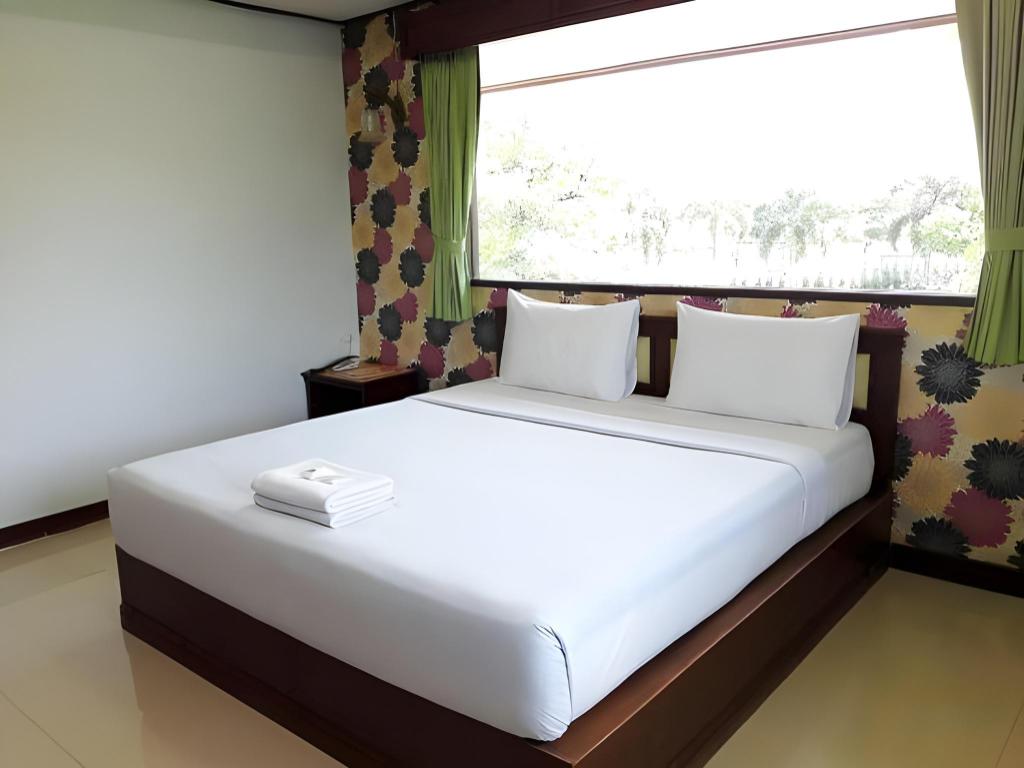 Фото Chaiyaphruk Grand Hotel