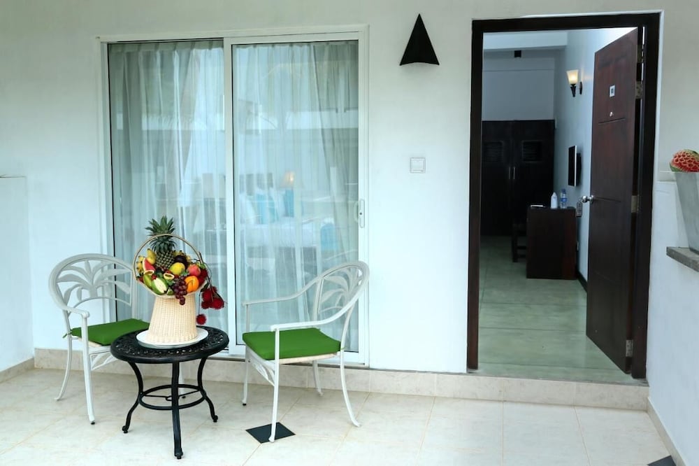 Фото Coco Royal Beach Resort - Waskaduwa