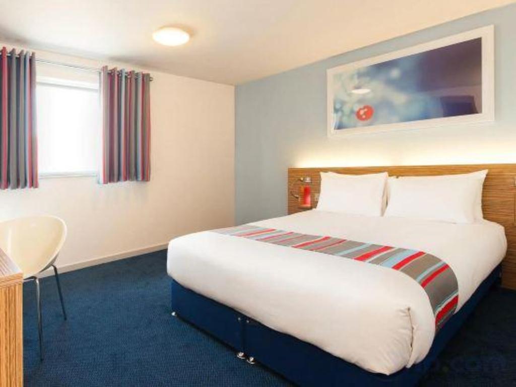 Фото Travelodge London Central Aldgate East