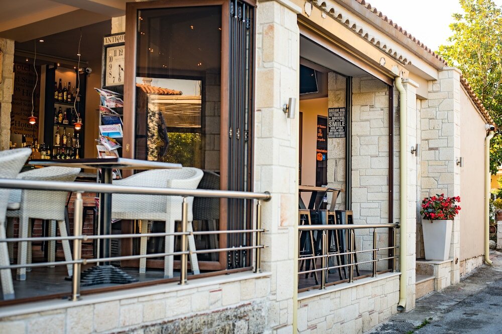 Фото Stamos Hotel