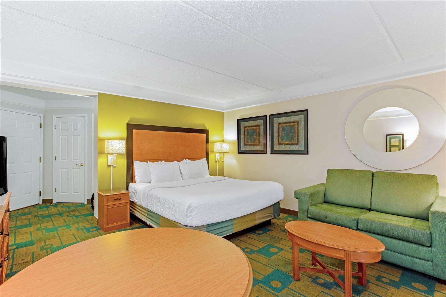Фото La Quinta Inn & Suites by Wyndham Orlando i Drive/Conv Ctr