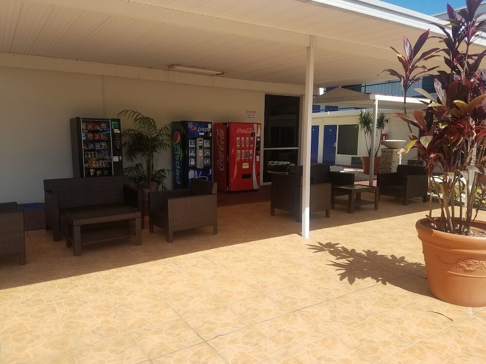 Фото Days Inn by Wyndham St. Petersburg Tampa Bay Area