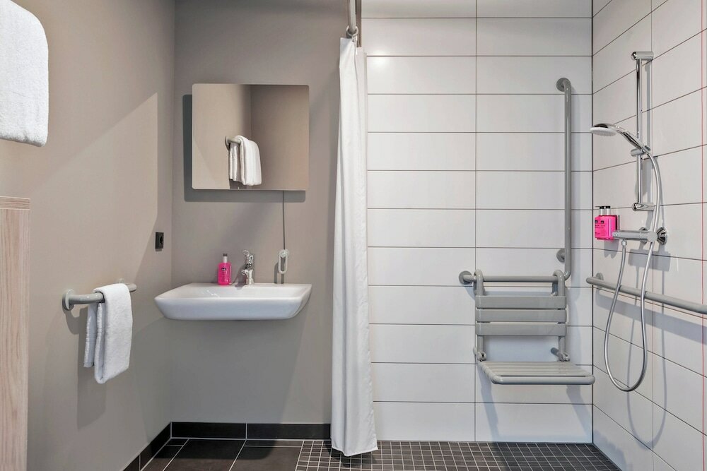 Фото Moxy Hamburg City