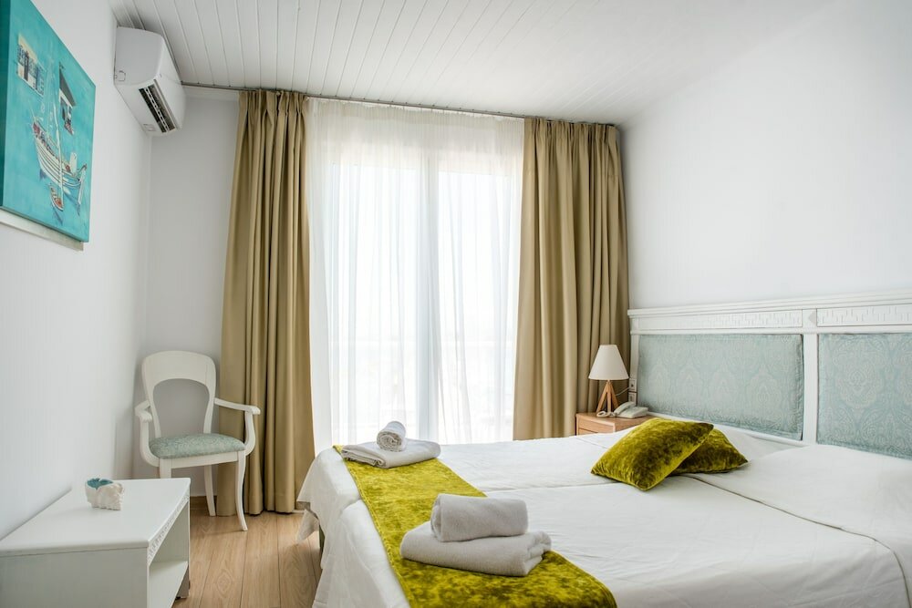 Фото Nirikos Hotel