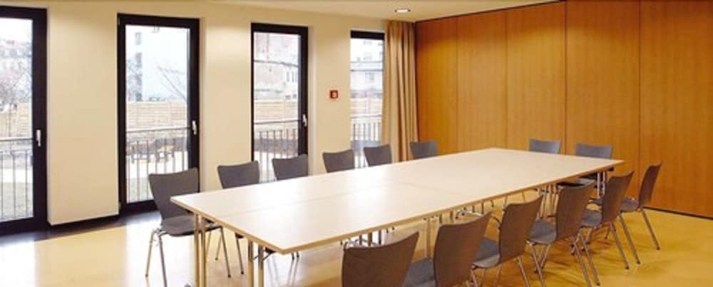 Фото Jugendherberge Potsdam