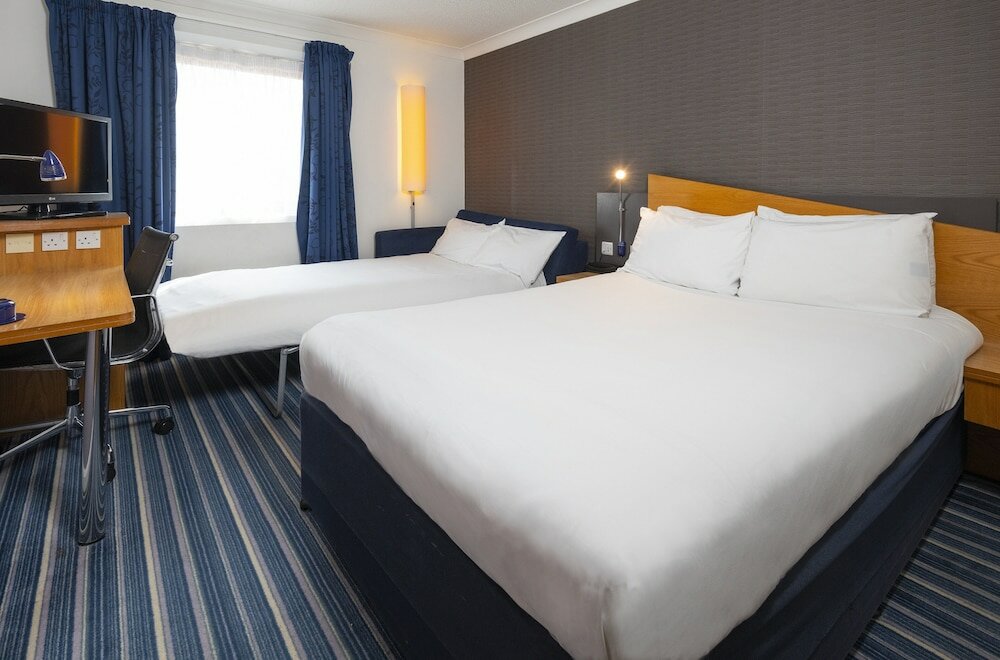 Фото Holiday Inn Express London Chingford