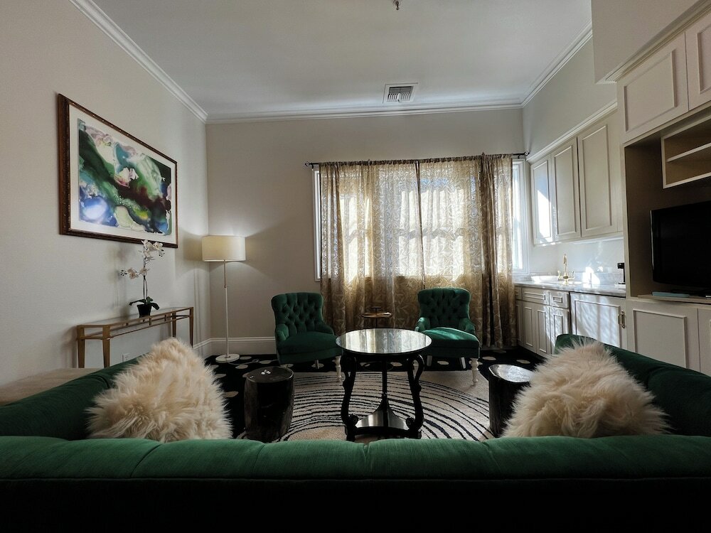 Фото The Sterling Hotel