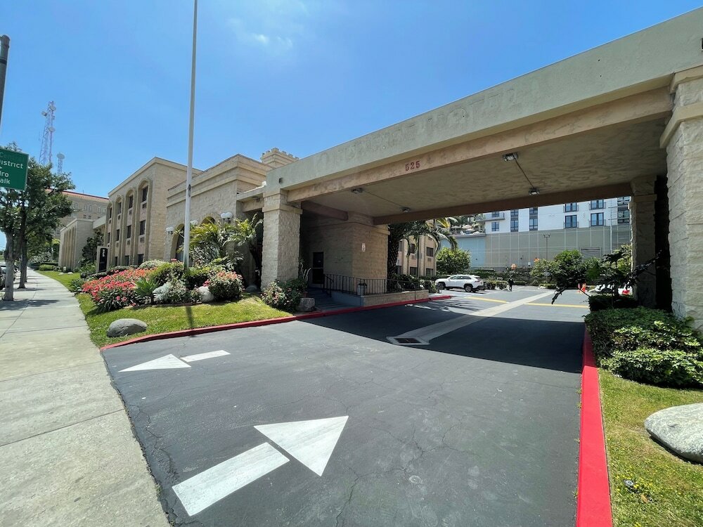 Фото Portside Inn & Suites