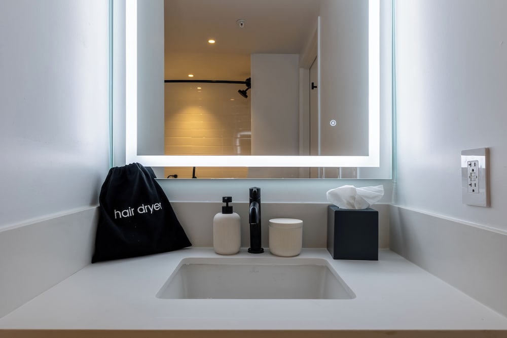 Фото Hotel Mai Downtown Long Beach