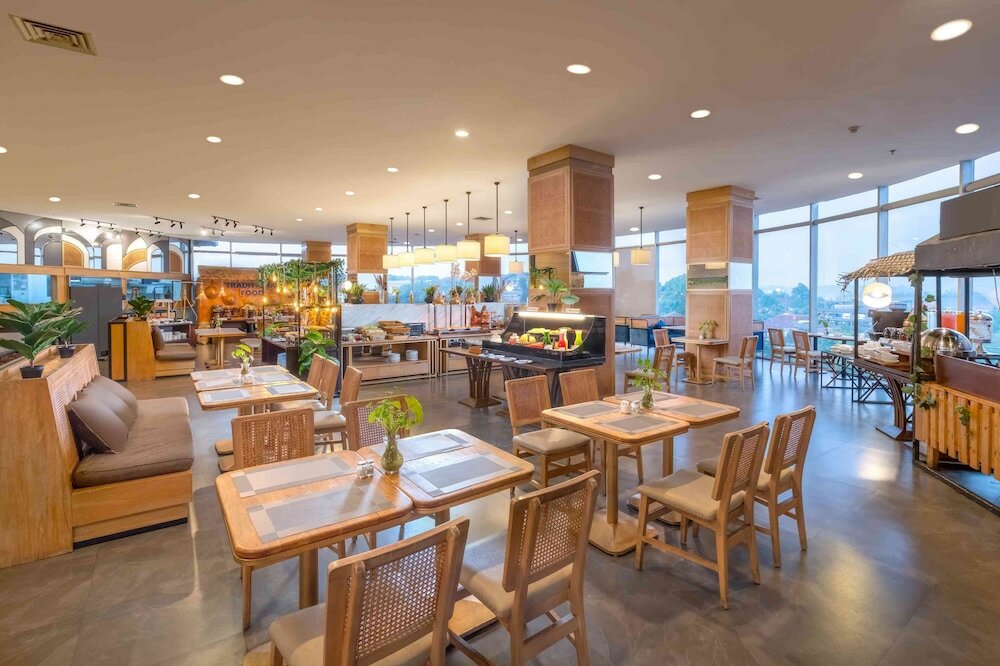 Фото Grand Edge Hotel Semarang