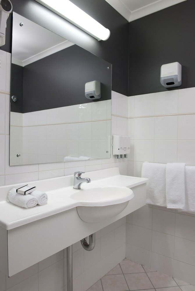 Фото Adelaide Riviera Hotel