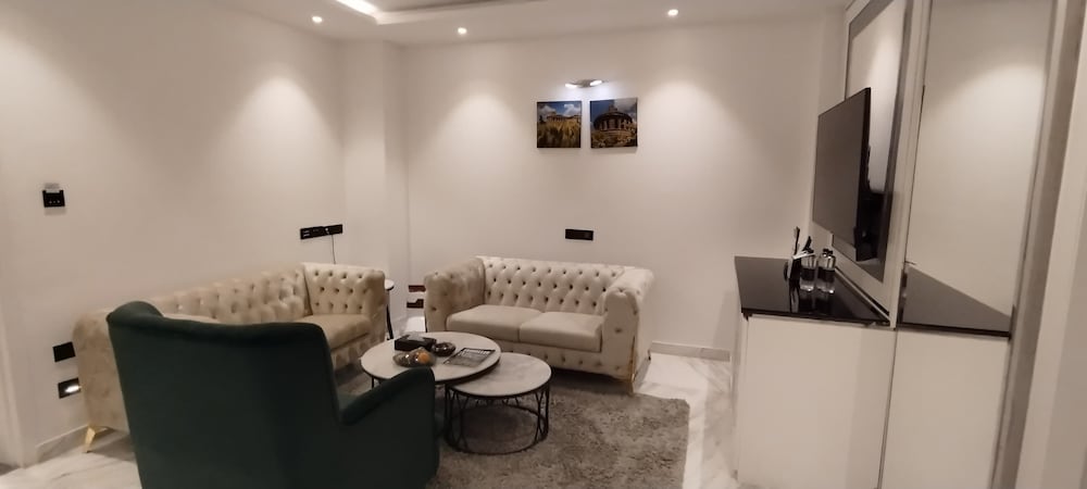 Фото Amanora The Fern Hotels & Club