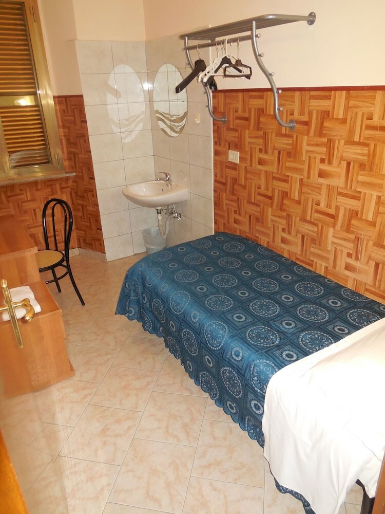 Фото Cressy Hotel