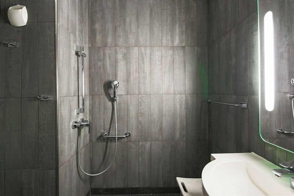 Фото EasyHotel Nice Palais des Congrès