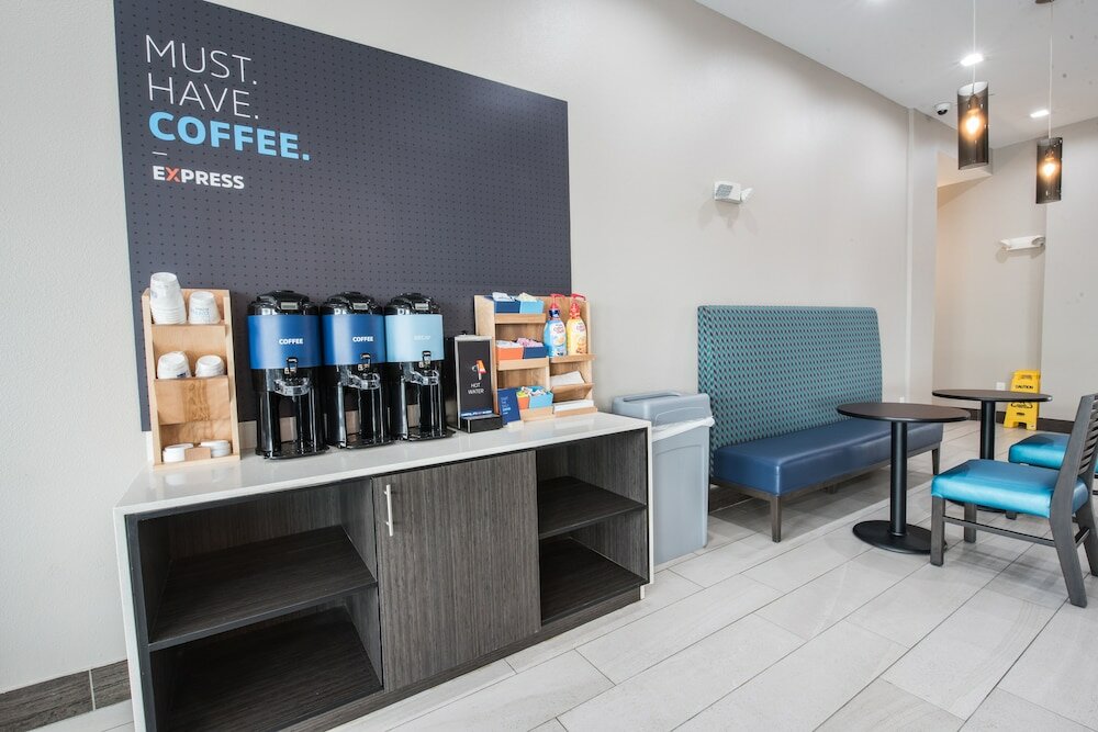 Фото Holiday Inn Express & Suites Houston - Hobby Airport Area, an Ihg Hotel