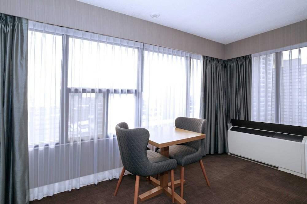 Фото Sandman Signature Calgary Downtown Hotel