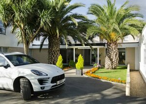 Гостиница Beachcombers Hotel