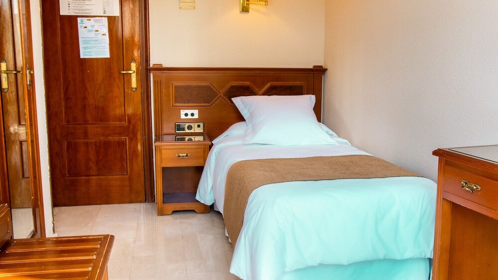 Фото Отель Reina Cristina