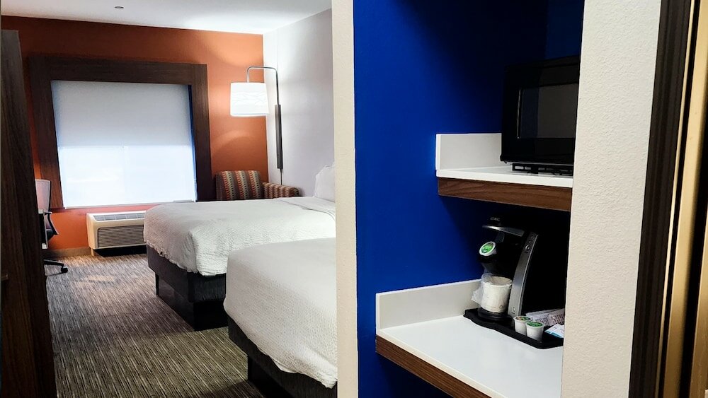 Фото Holiday Inn Express Hotel & Suites Chicago South Lansing, an Ihg Hotel