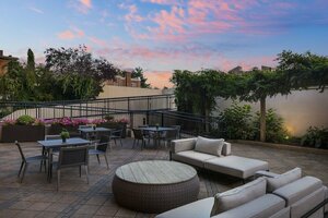 Гостиница Courtyard New Haven at Yale