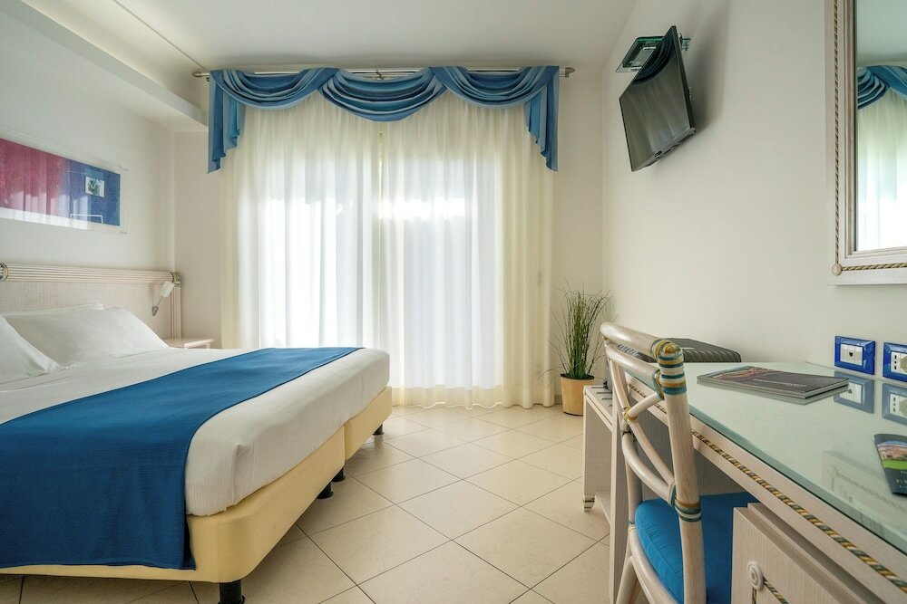 Фото Elaia Garden Hotel