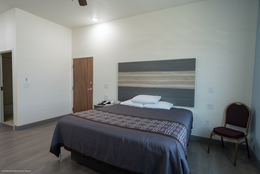 Фото The Bungalows Hotel & Event Center