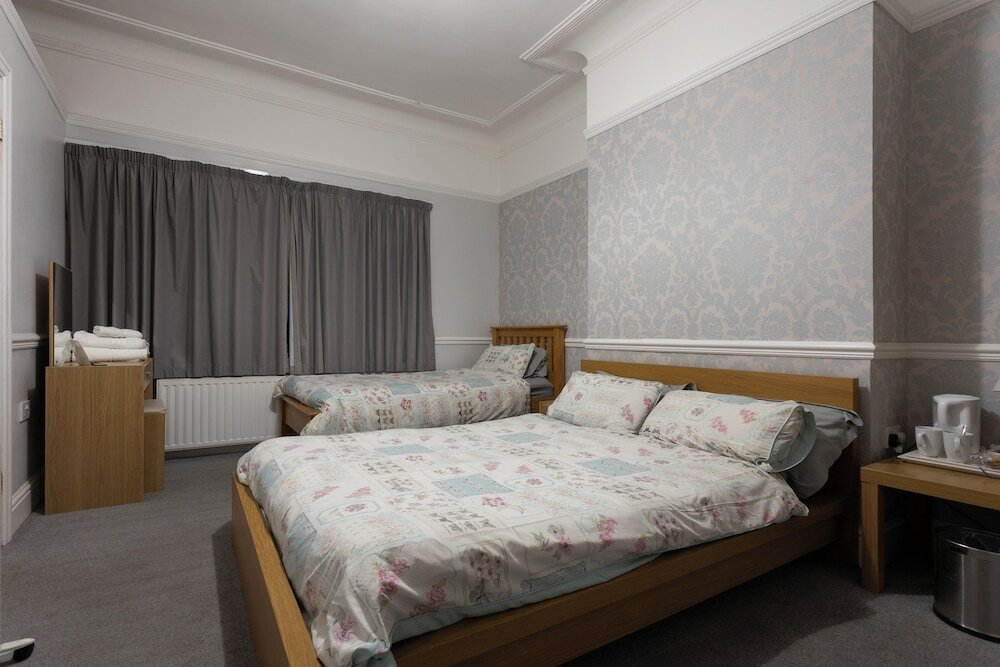 Фото Orrell Park Hotel