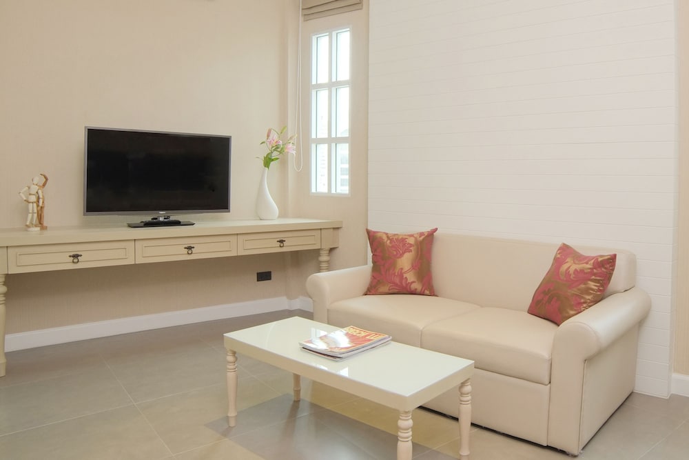 Фото The Raya Surawong Bangkok