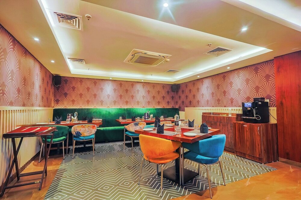 Фото Hyphen Business Hotel