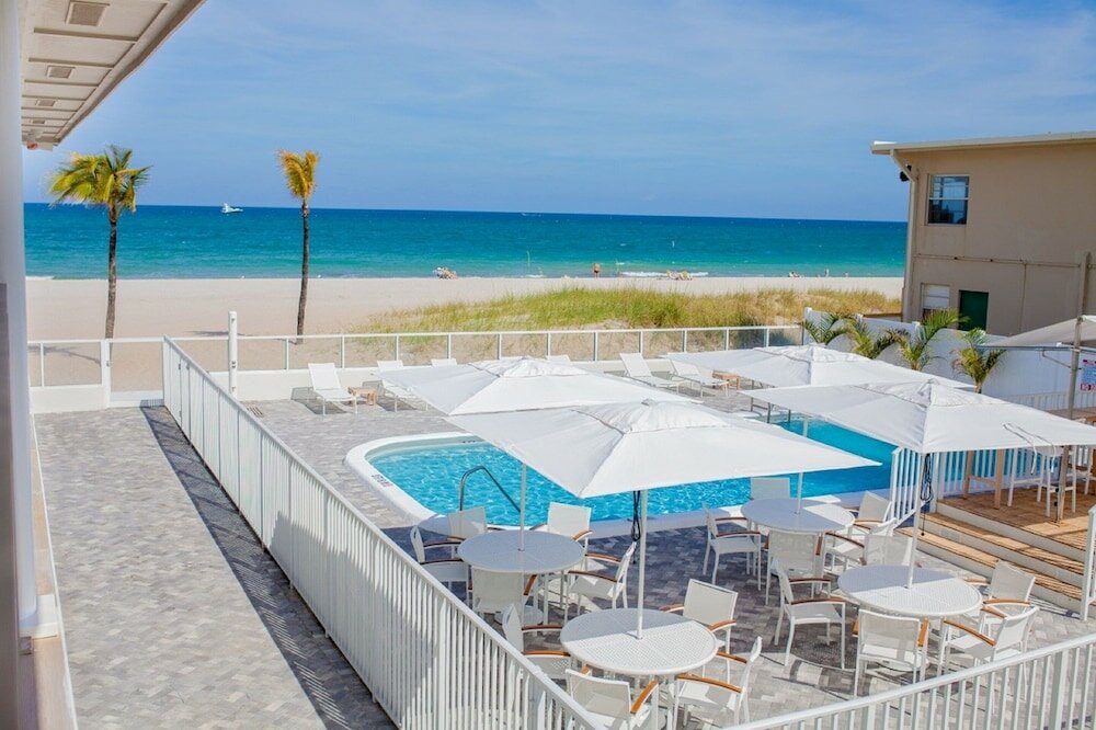 Фото Tides Inn Hotel