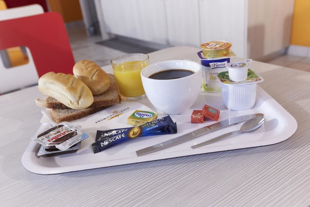 Фото Premiere Classe Cherbourg - Tourlaville