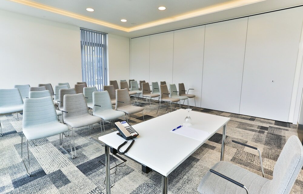 Фото Holiday Inn Express Karlsruhe - City Park, an Ihg Hotel