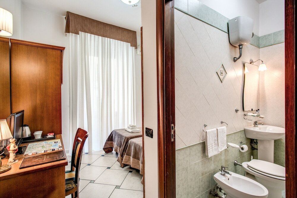 Фото Hotel Garibaldi Naples