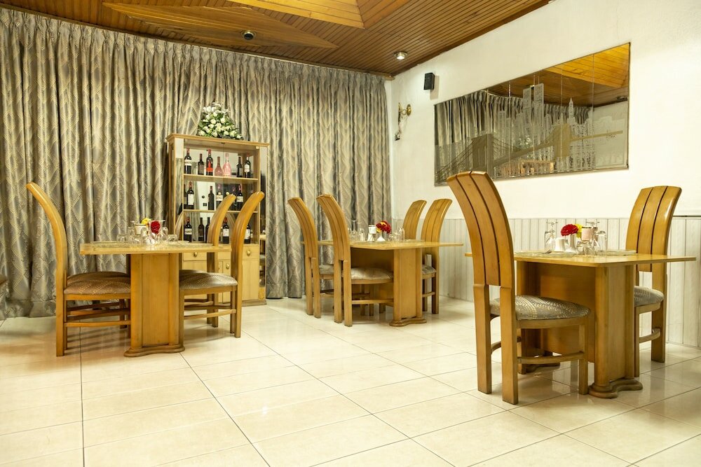 Фото Hill View Hotel West Airport