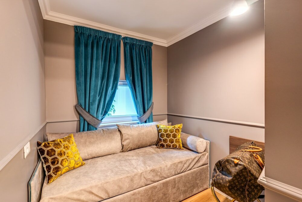 Фото Tree Charme Parliament Boutique Hotel