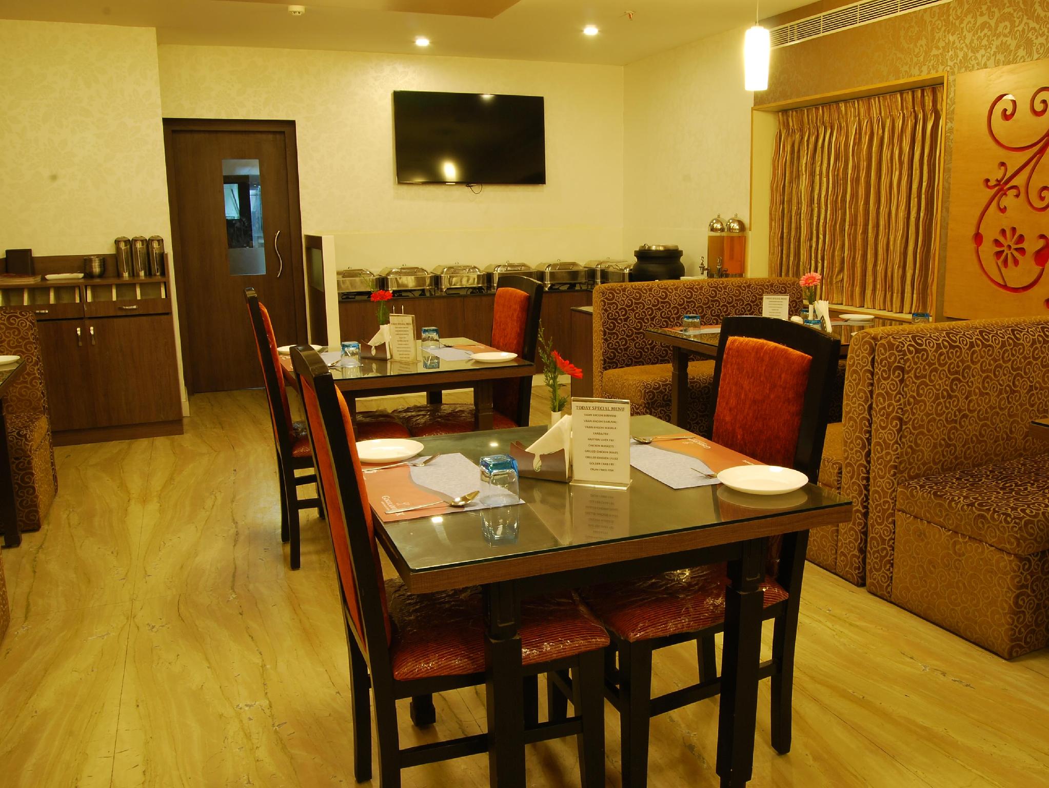 Фото Gokulam Park Hotel