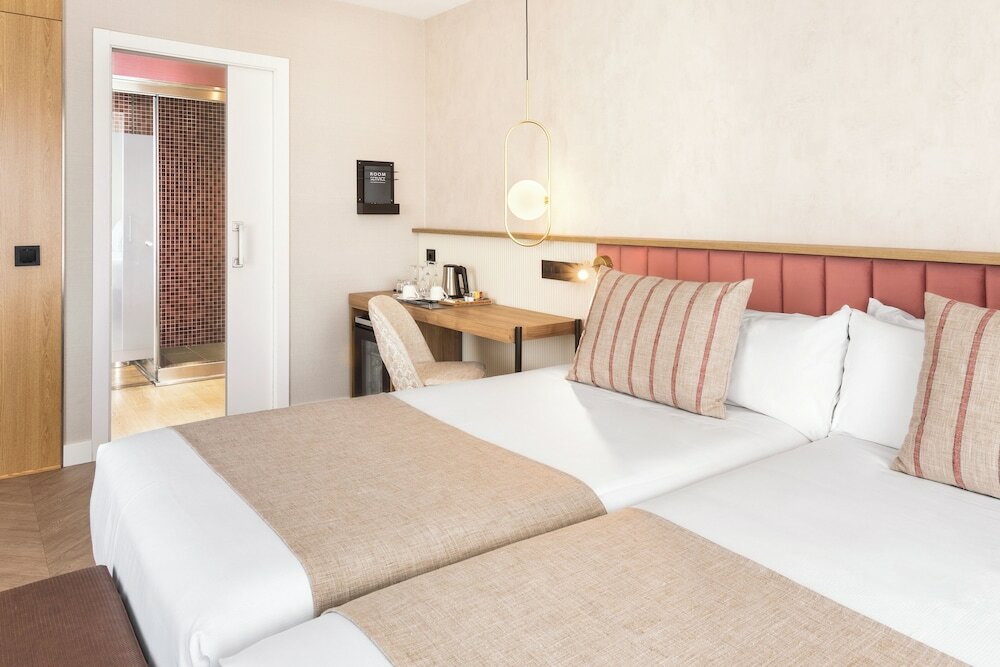 Фото Catalonia Reina Victoria