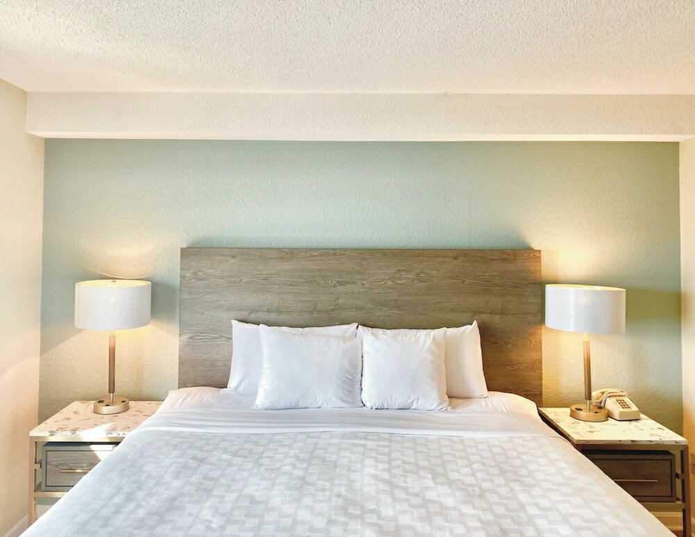 Фото Atlantic Beach Hotel Newport