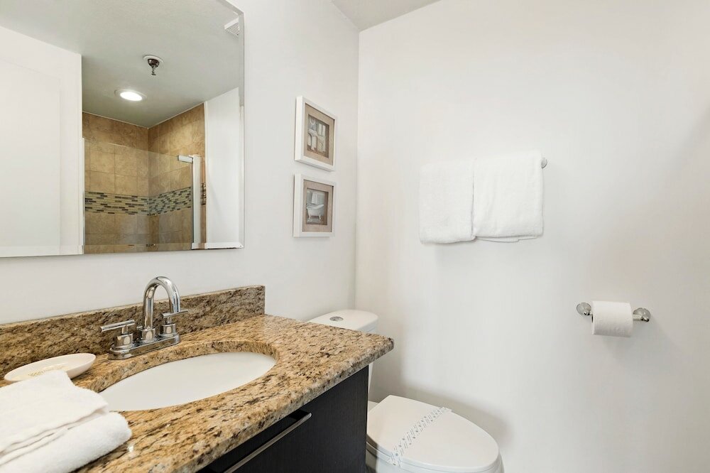 Фото Enclave Hotel & Suites Orlando, a staySky Hotel & Resort