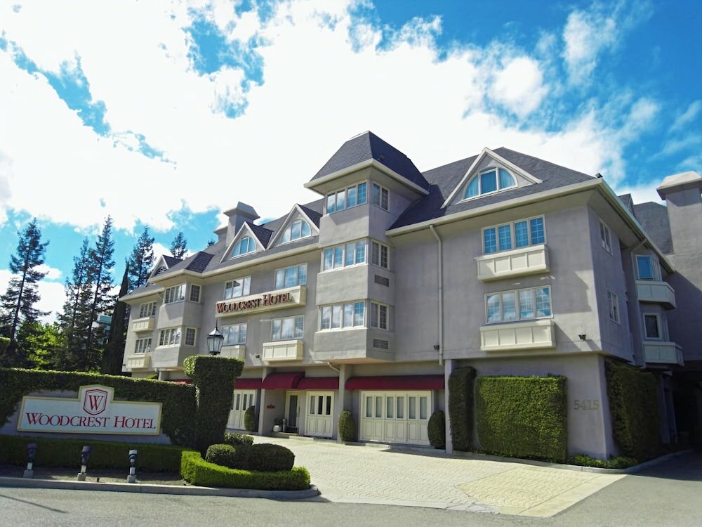 Фото Woodcrest Hotel