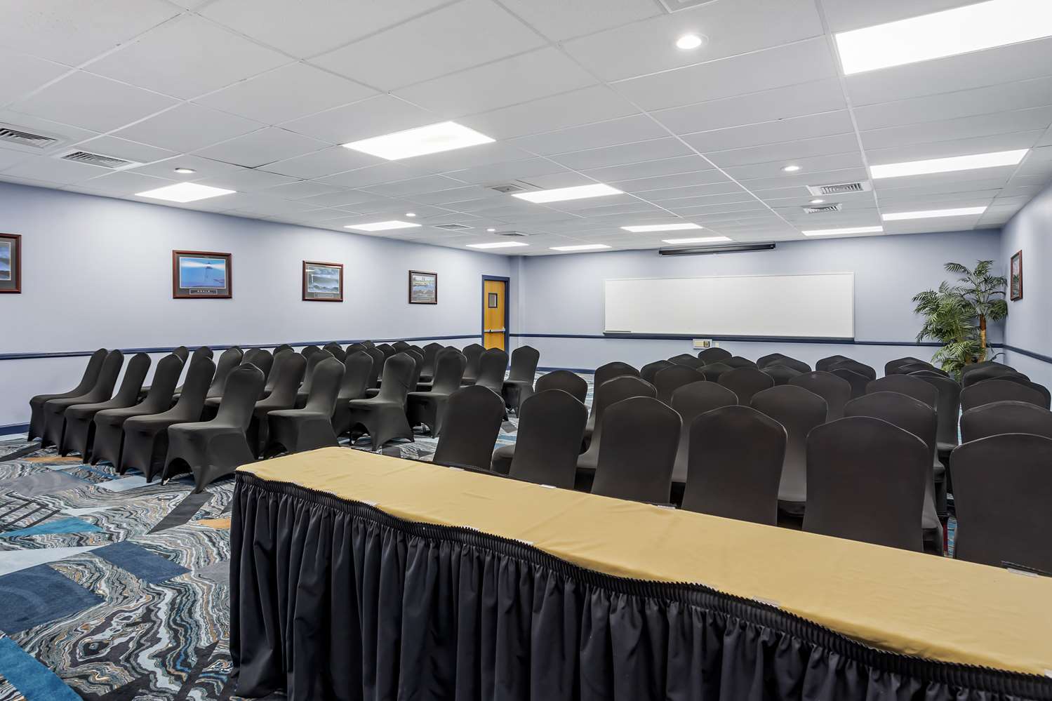 Фото Best Western Rutgers University Hotel