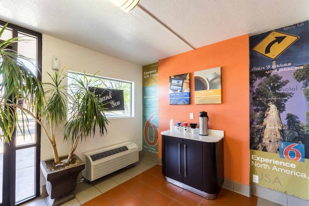 Фото Motel 6 Uvalde, Tx