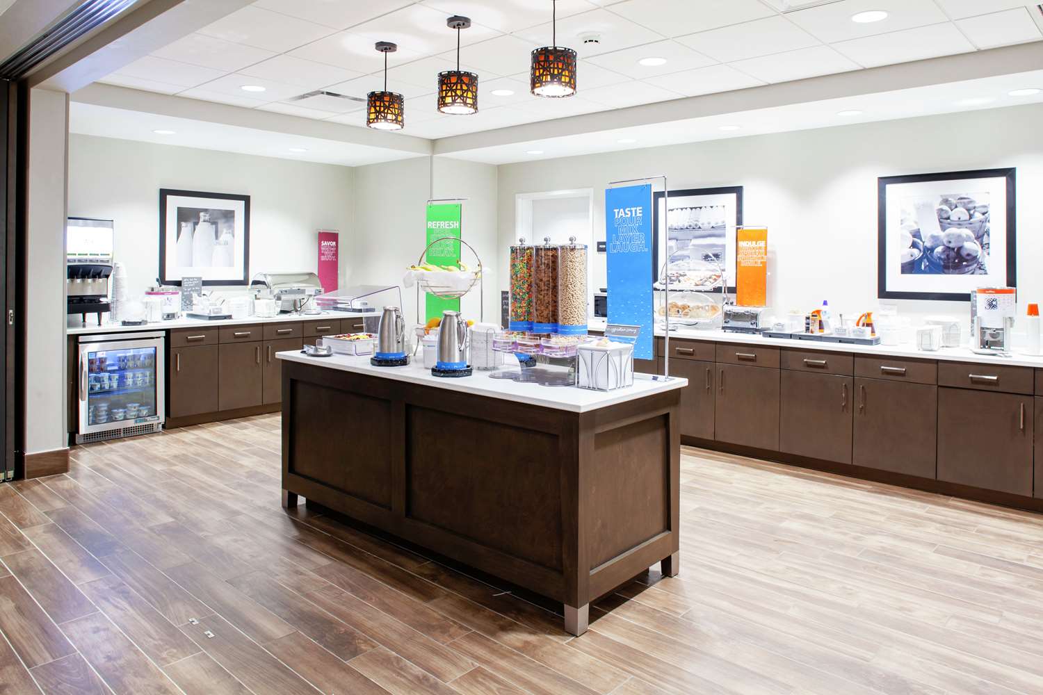 Фото Hampton Inn & Suites Overland Park South