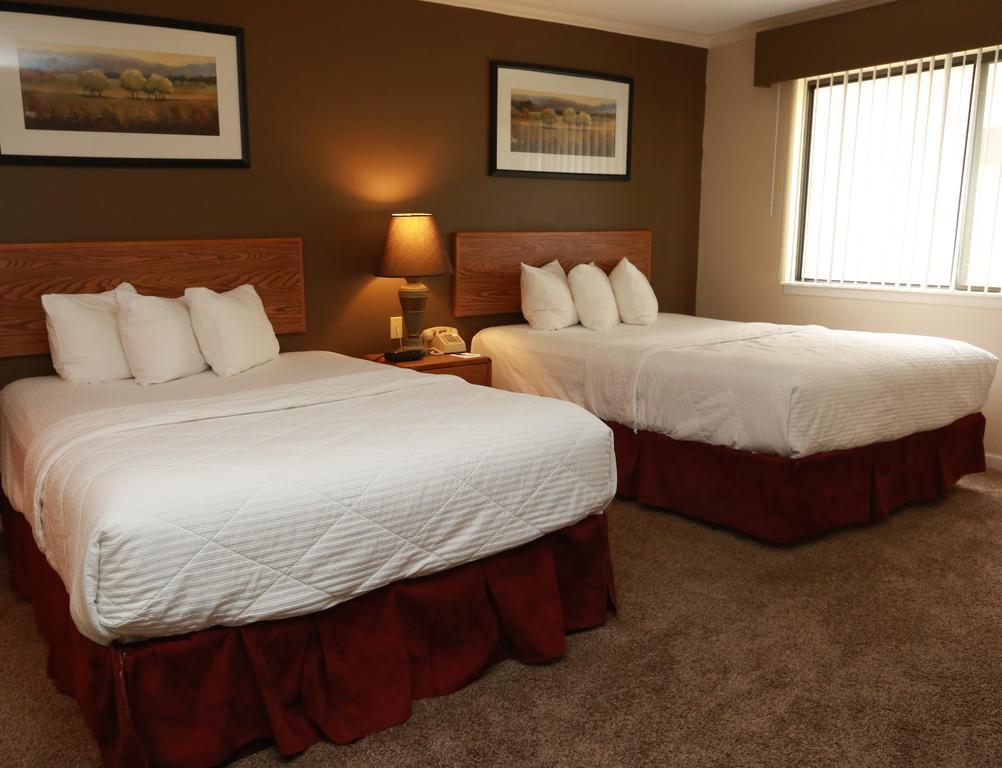 Фото Sterling Hotel and Suites