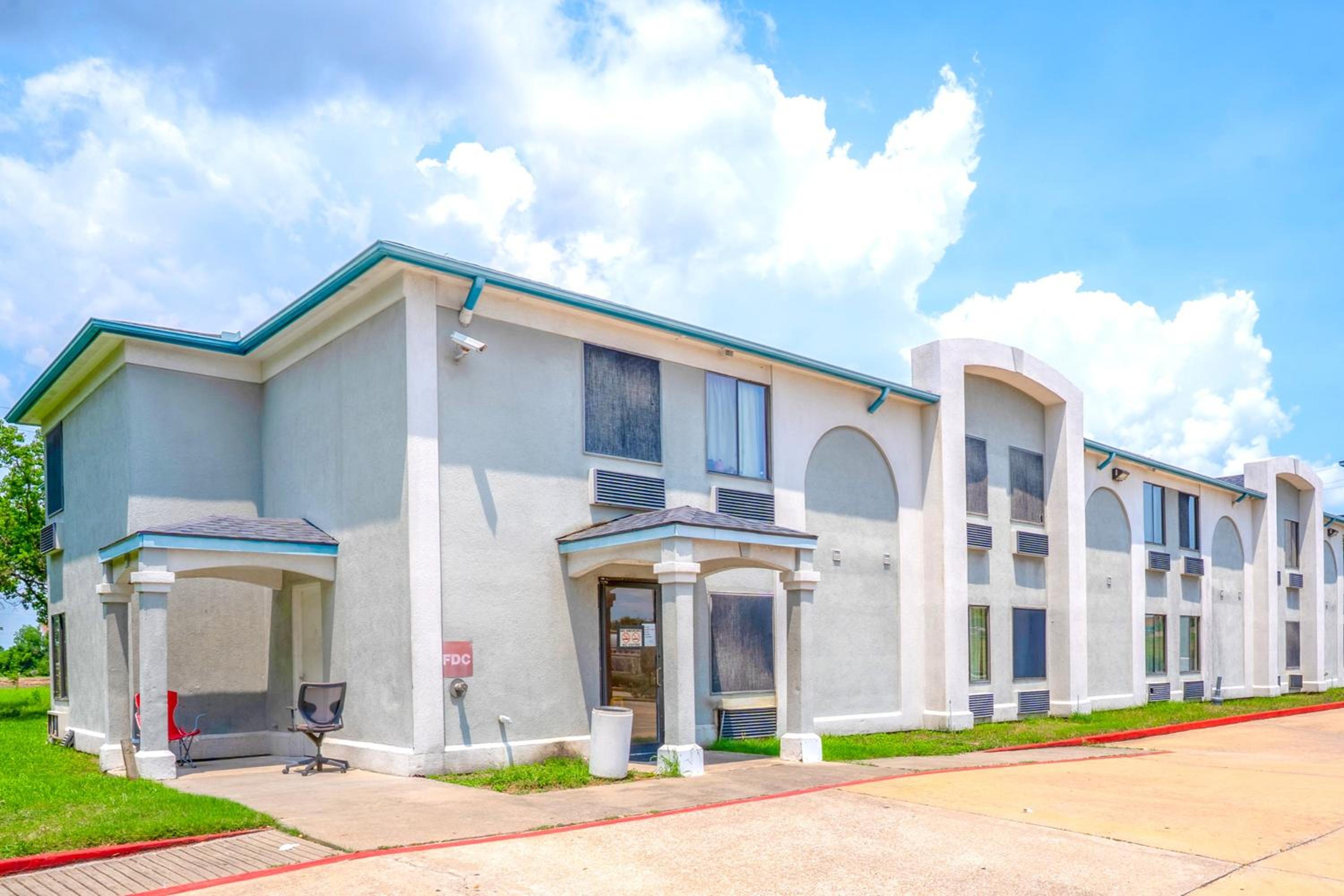 Фото Fairway Inn La Porte