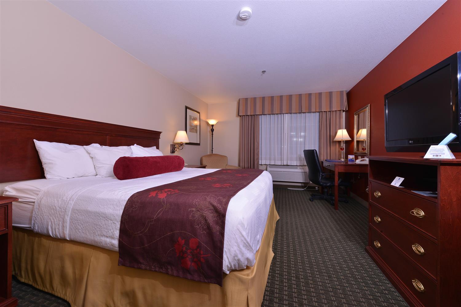 Фото Best Western Plus Rama Inn