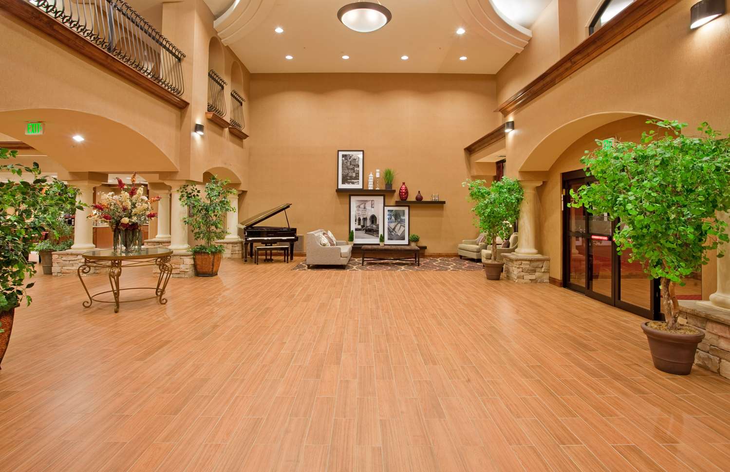 Фото Hampton Inn And Suites Hemet