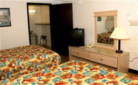 Фото Knights Inn Farmington Hills