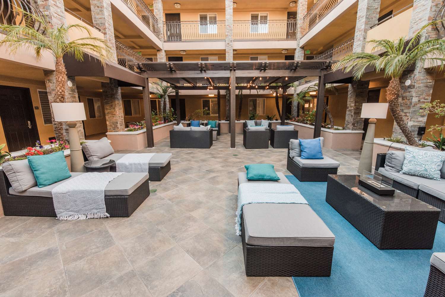 Фото Best Western Plus Manhattan Beach Hotel