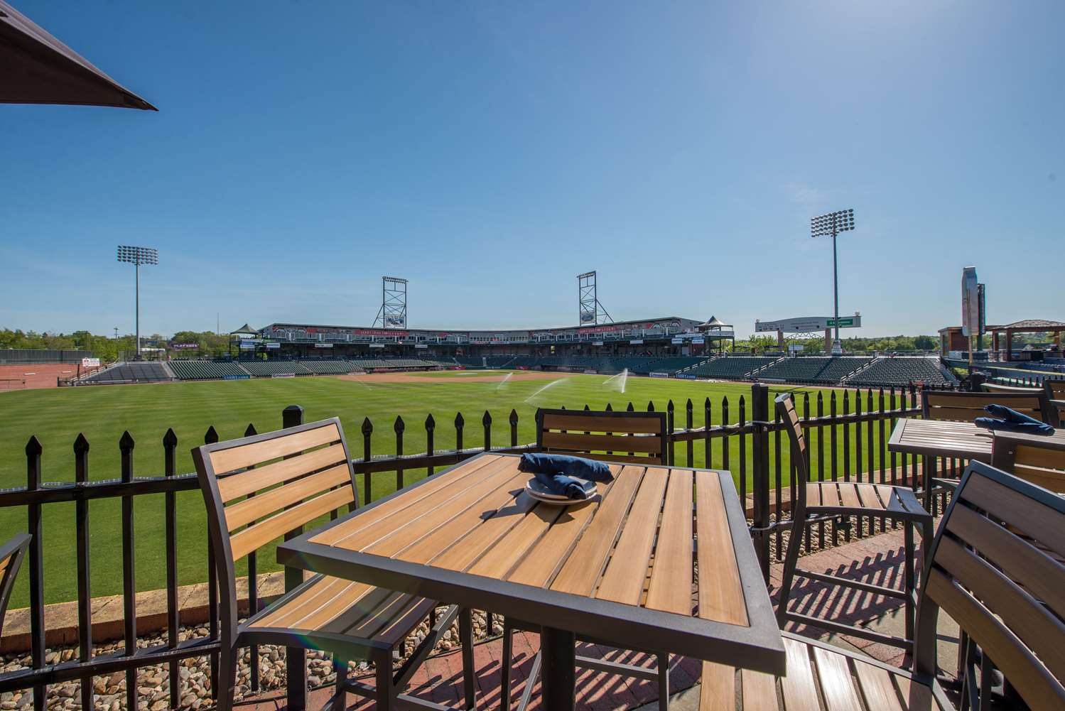 Фото Hilton Garden Inn Manchester Downtown